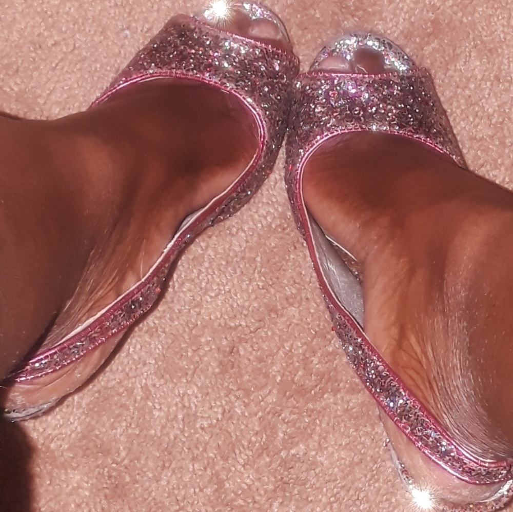 Shoes - Picture 4 of 4